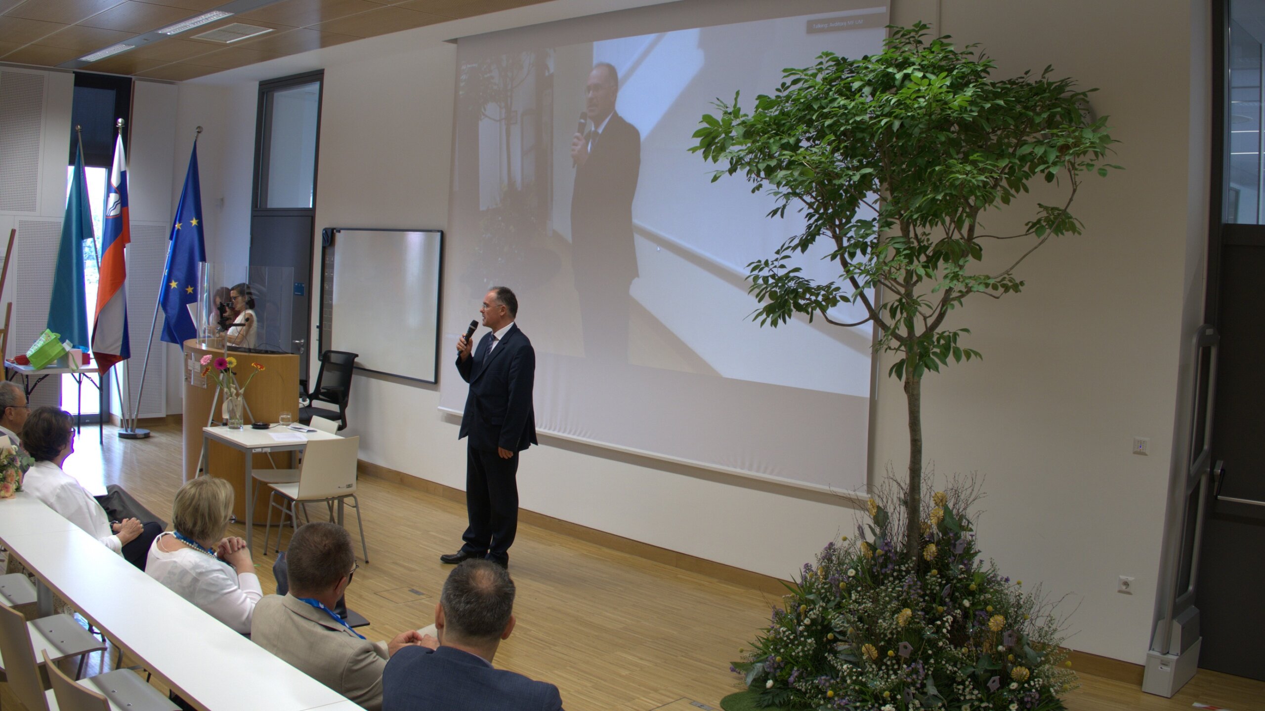 Govornik na konferenci