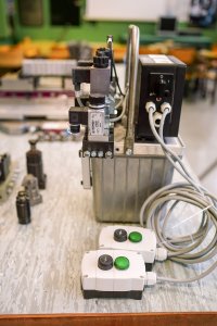 Research equipment: Cognitive Modular Clamping System for Milling Processes