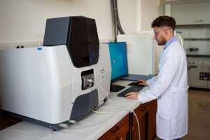 Researcher at work - Atomic absorption spectroscopy (AAS) 