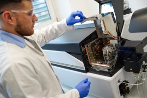 Researcher at work: Ion Analysis System (ICP-MS)