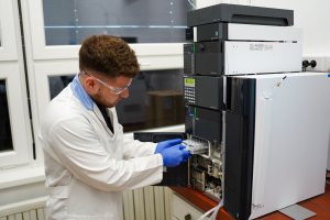 Researcher at work: Ion Analysis System - Ion chromatography 