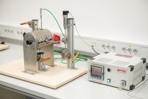 Equipment for determining thermodynamic and transport properties at ultrahigh pressures 